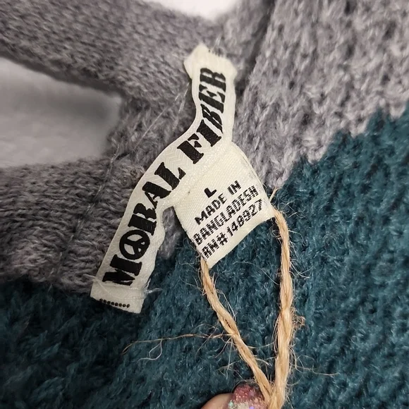 Moral fiber sweater new with tags size large - Picture 3 of 6